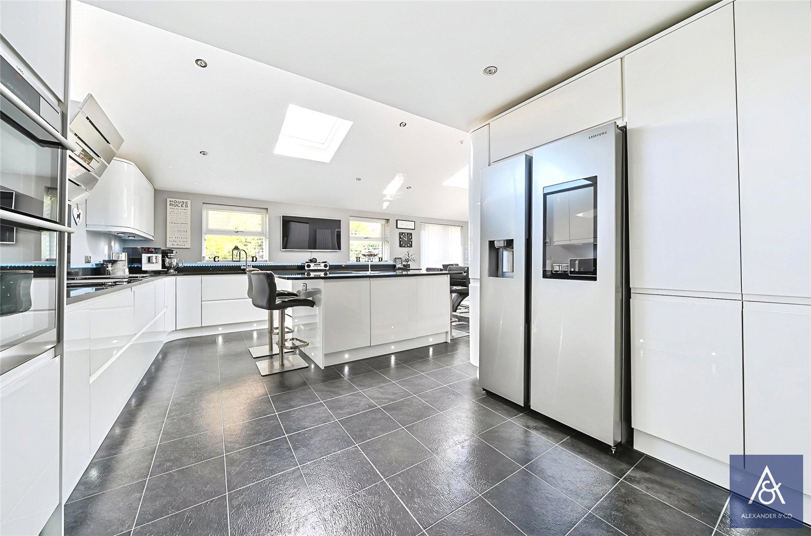 Kitchen/Breakfast Kitchen/Breakfast