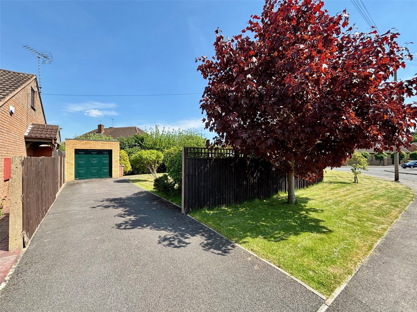 Drive & Garage Drive & Garage