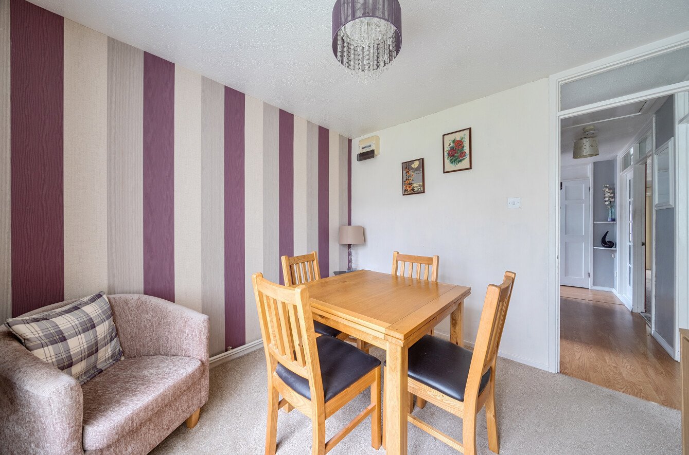 Bedroom / Dining Roo Bedroom / Dining Roo