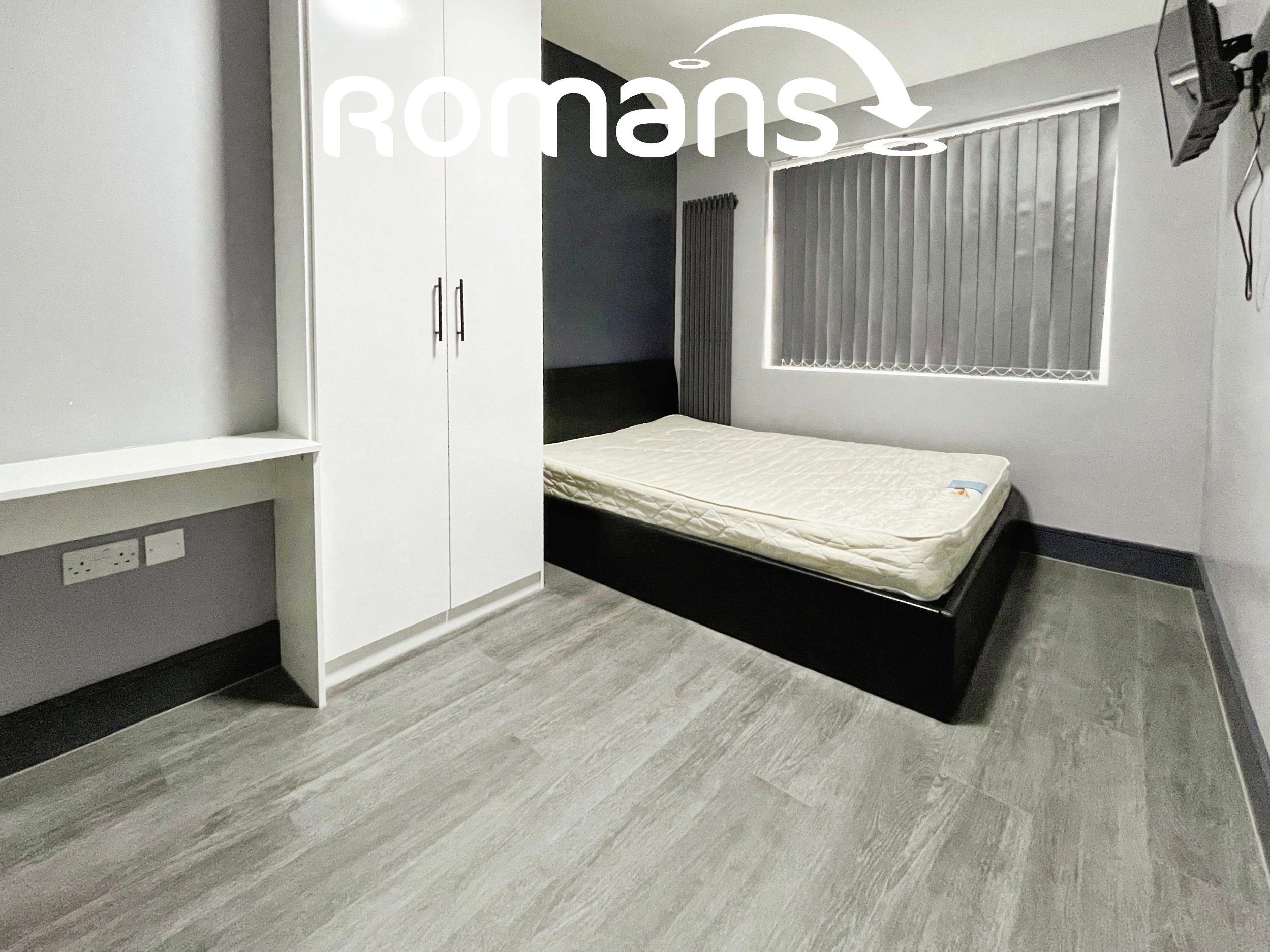 c7354c8a-Room