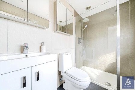 En-Suite Shower En-Suite Shower