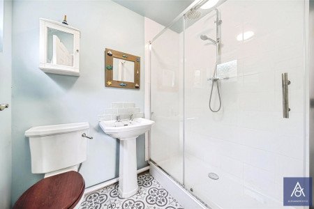 En-Suite Shower En-Suite Shower