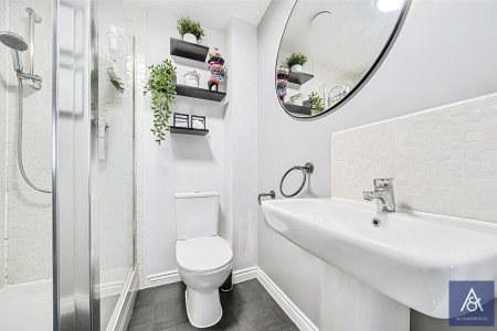 En-Suite Shower