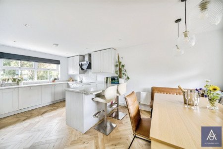 Kitchen/Dining Room Kitchen/Dining Room
