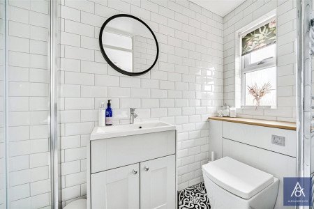 En-Suite Shower En-Suite Shower