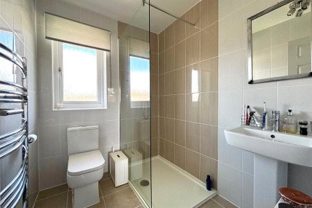 En-Suite Shower Room En-Suite Shower Room