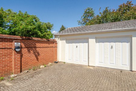 En-Bloc Garage