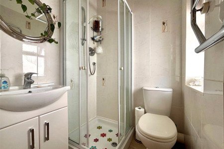 En-Suite Shower En-Suite Shower