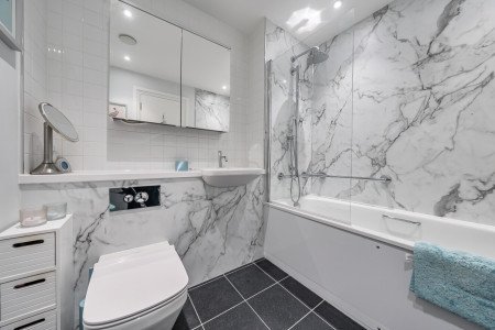 En-Suite Bathroom
