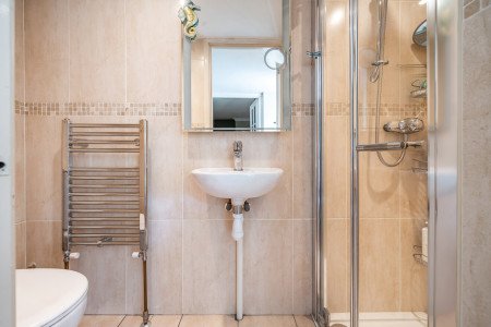 Cloak/Shower Room Cloak/Shower Room