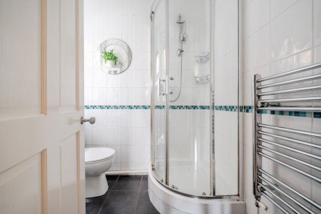 Gf Coak/Shower Room Gf Coak/Shower Room