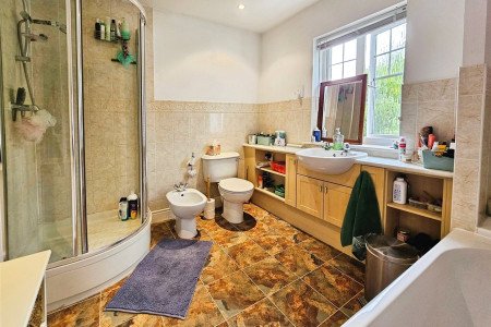 Main Ensuite
