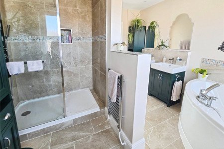 Ensuite