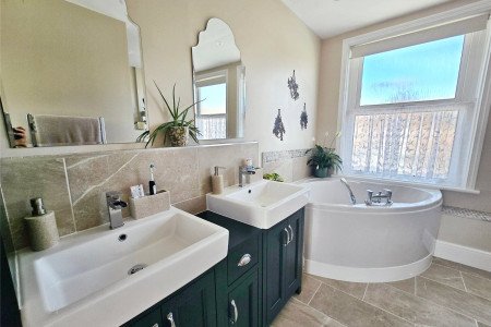 Ensuite