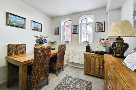 Bedroom 2 / Dining