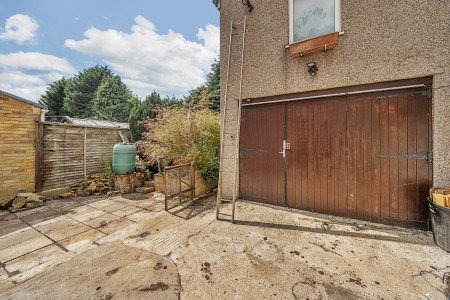 Outbuilding & Garden