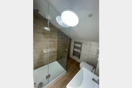 Pioneer Bathroom (00