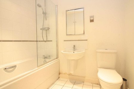21 Adriatic bathroom