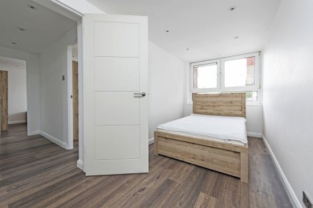 195 Goulden Hse Bed