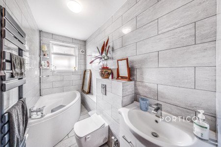 Main bathroom