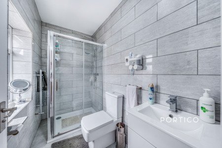 En-suite bathroom