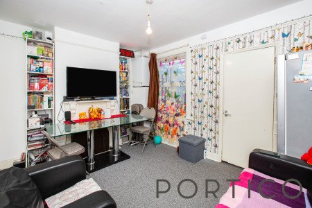 Living Room (2)
