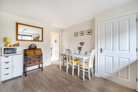 1327745-9-688798d...