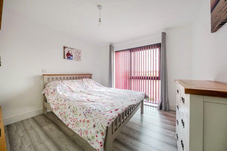 1374672-4-690dc4e...