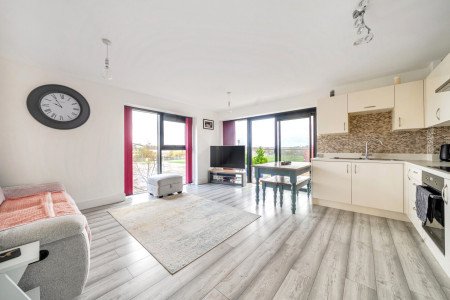 1374672-7-690dc52...