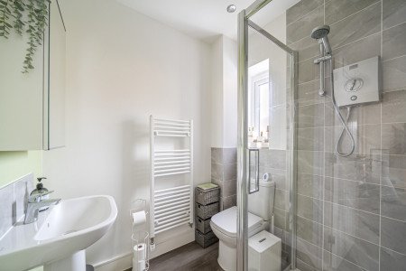 1375259-4-690b283...