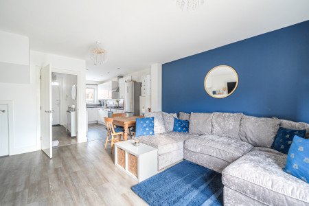 1375259-9-690b29f...