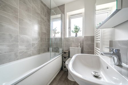 1375259-2-690b27c...