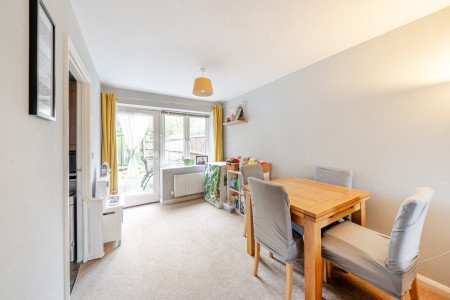 1376608-4-690c798...