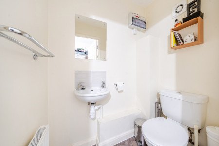 1376608-6-690c7a1...