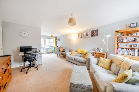 1376608-5-690c7a0...