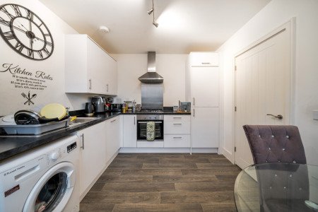 1374305-10-690e31...