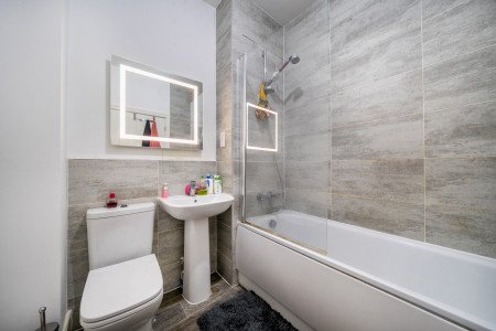 1374305-7-690e30f...