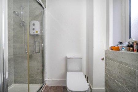 1374305-6-690e30e...