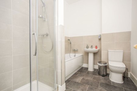 ensuite.jpg